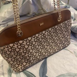 DKNY Shoulder bag gold chain strap
